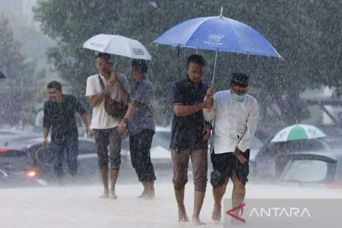 BMKG ingatkan potensi cuaca ekstrem di sejumlah wilayah Indonesia