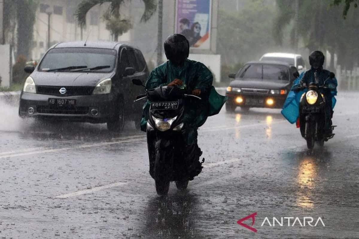 BMKG: Potensi hujan dan suhu panas di sejumlah kota
