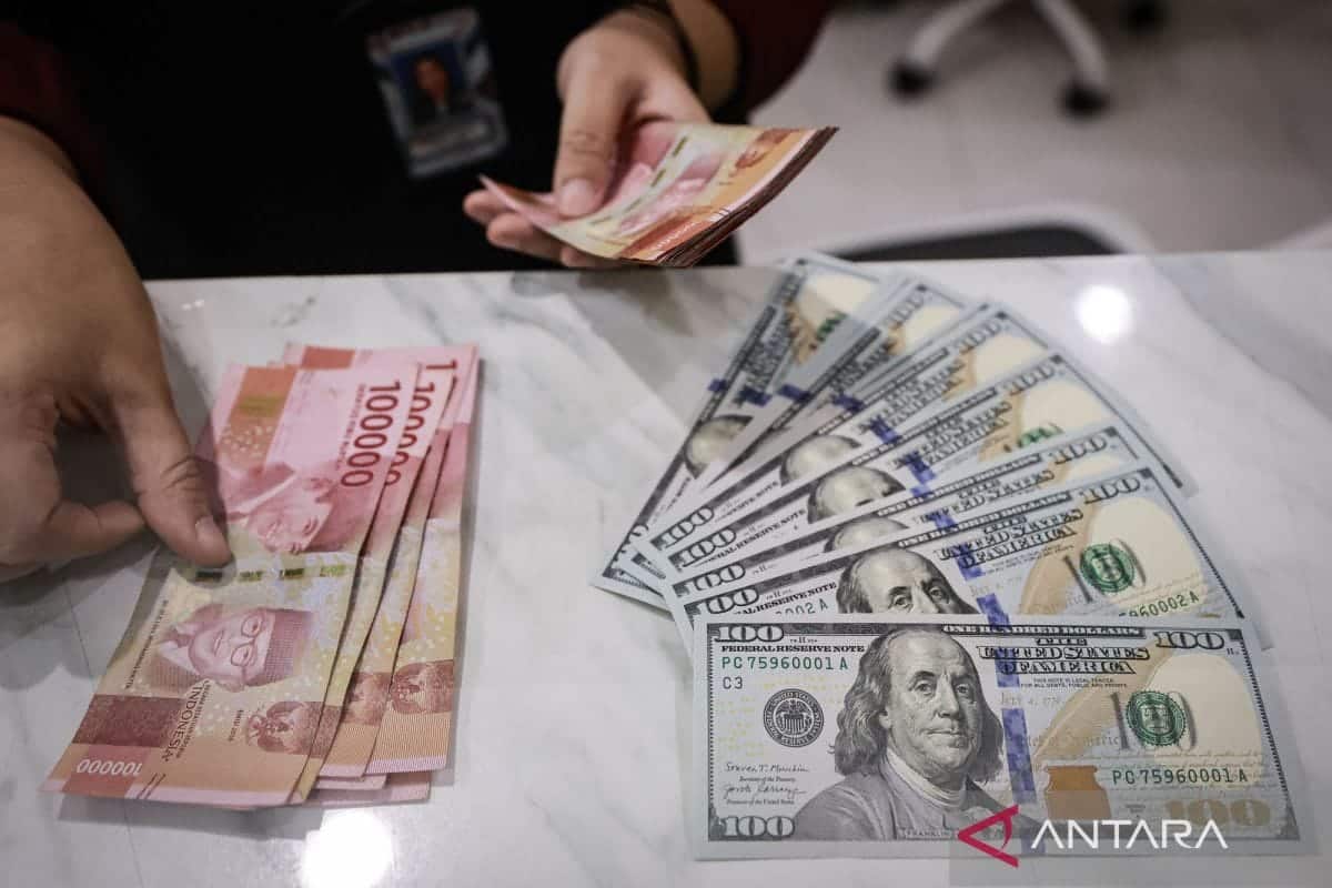 Rupiah pada Senin melemah 0,04 persen jadi Rp16.638 per dolar AS