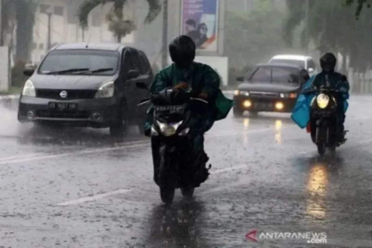 BMKG: Hujan lebat landa sejumlah kota besar Indonesia pada Rabu
