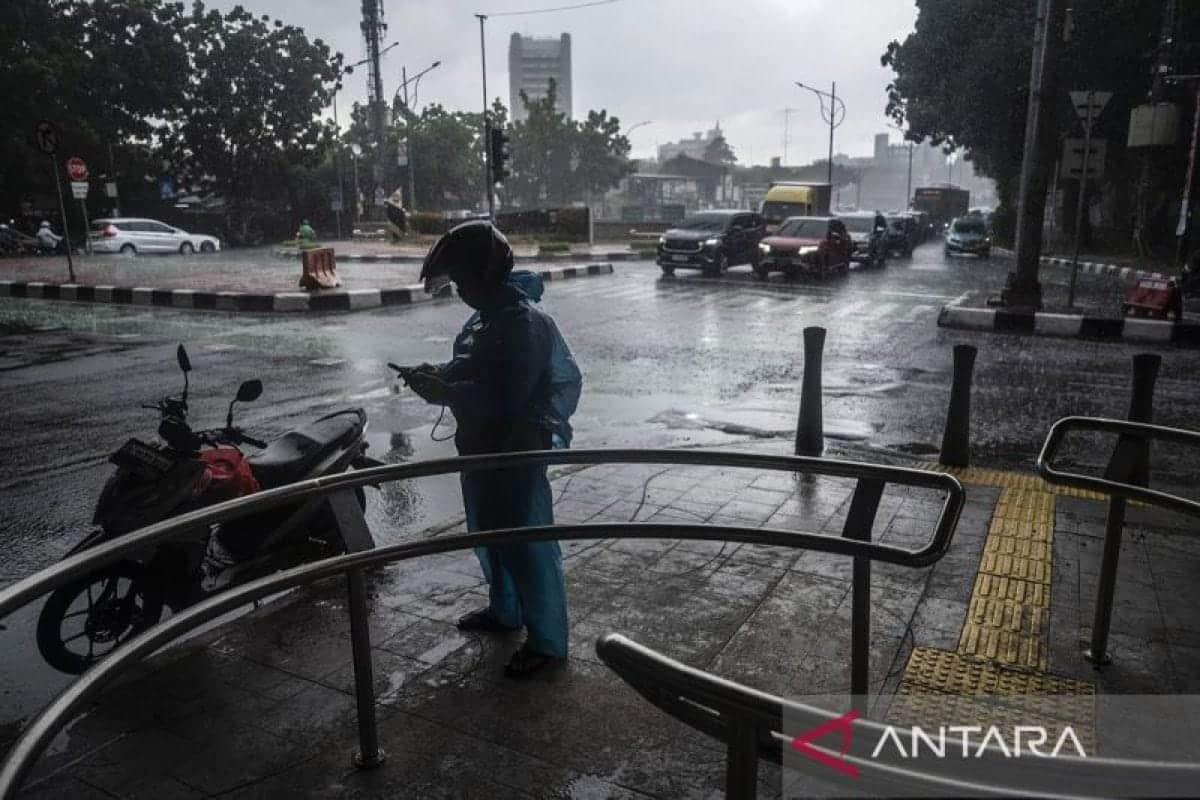 Hujan ringan dominasi langit RI pada Kamis